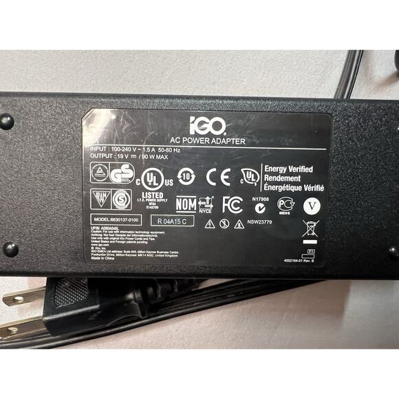 IGo iGo AC Power Adapter 19 V 90W 6630137-0100 Univers Laptop Charger - Picture 2 of 2